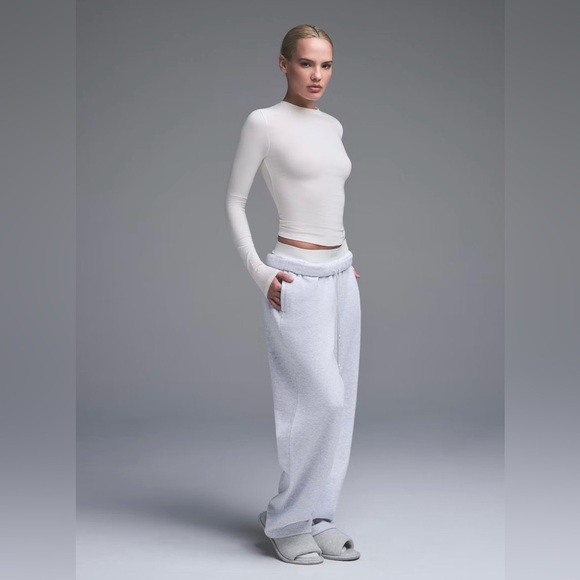 SKIMS Cotton Jersey Long Sleeve T-Shirt - Picture 2 of 5